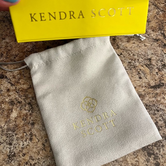 Kendra Scott Gift Box Set - Picture 3 of 4